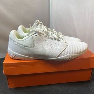 Nike Women's Sideline IV Cheerleading Shoes, White/Pure Platinum Size 8